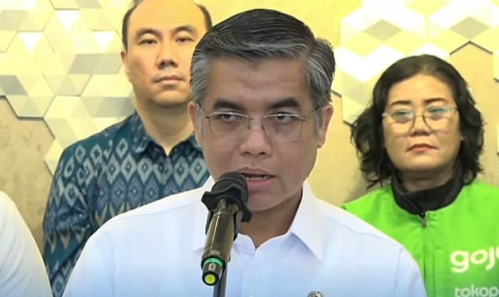 Menaker Tekankan THR Wajib Dibayar Penuh