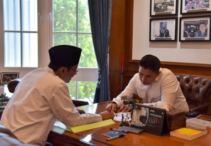 Seskab Teddy Terima Gus Ipul, Bahas Prestasi Sekolah Rakyat hingga Penyaluran Bansos